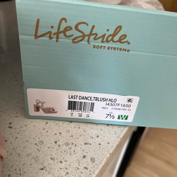 Life Stride Heels with Ankle Straps in True Blush size 8W - Picture 4 of 5